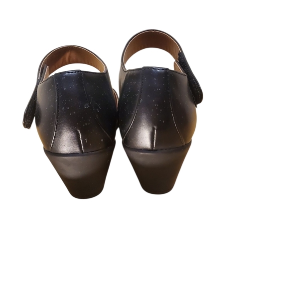 Easy Spirit Women's Black Ankle Strap Sandals - Picture 4 of 8